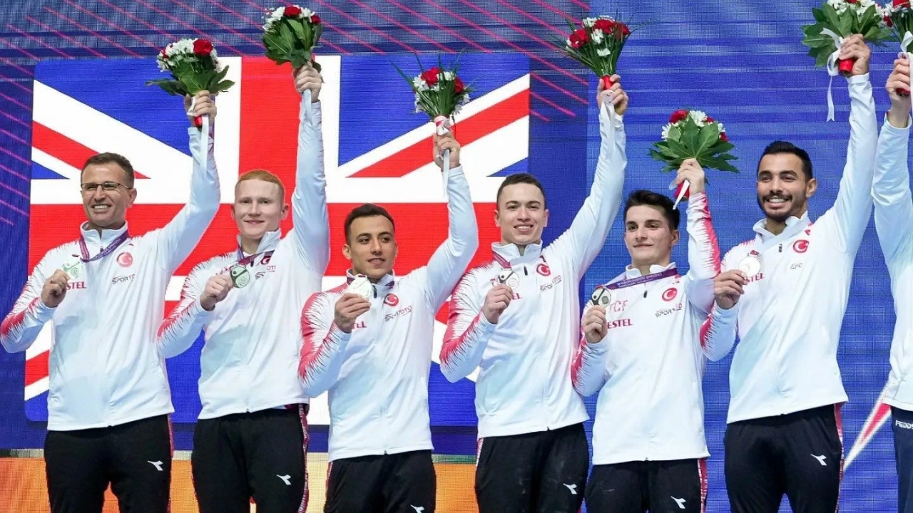 İzmirli cimnastikçiler yine Türkiye'nin gururu oldu